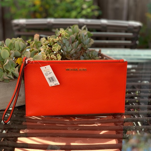 NWT Micheal Kors beautiful Brick Red wristlet. - Picture 2 of 5